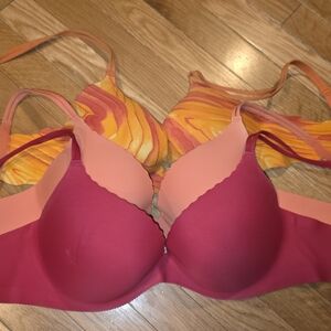 VINTAGE SIZE 34D EMBRACE & SEXY PUSHUP Victoria's Secret Peach Red Bras LOT